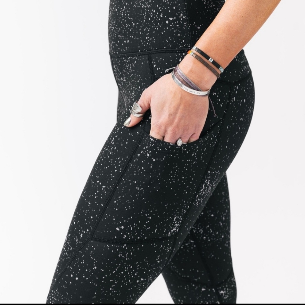 NWT Zyia Black Reflective light n tight Leggings 6-8